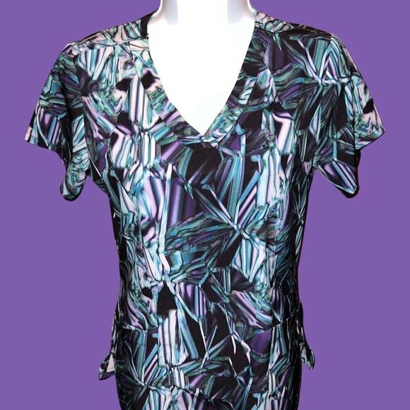 BARCO One 4PKT Printed V-Neck Princess Top Size Small - Picture 2 of 7